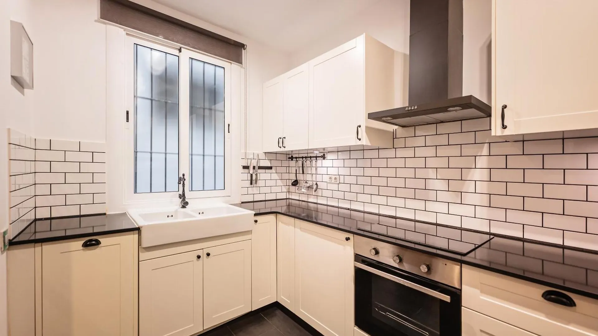 Midtown Luxury Apartments By Sweett Barcelona 0*,  Espanha